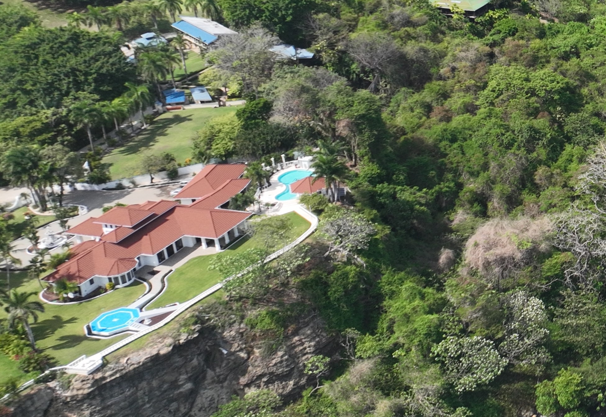What Makes a Villa Luxury in Santa Teresa in 2025? Discover the Hallmarks of High-End Living