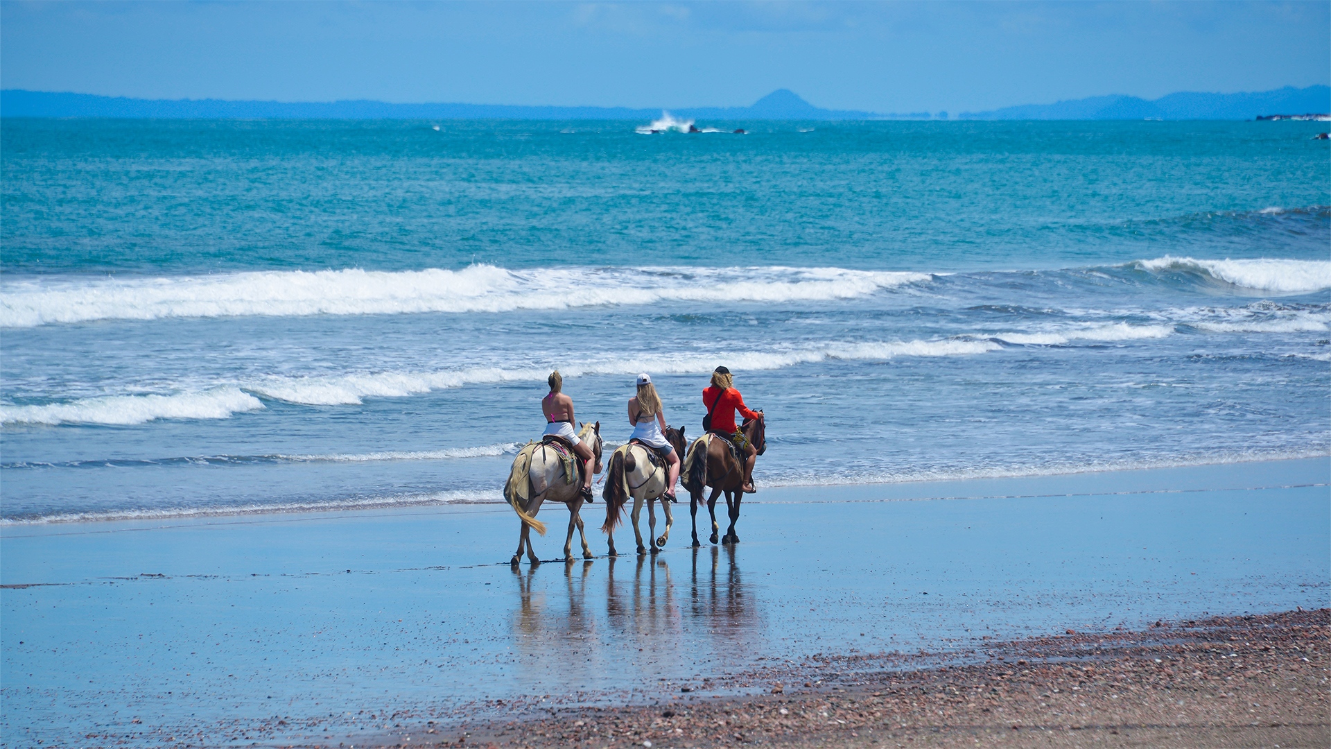 Costa Rica vs. USA 2025: Unpacking Entertainment Expenses for a Leisure-Filled Lifestyle